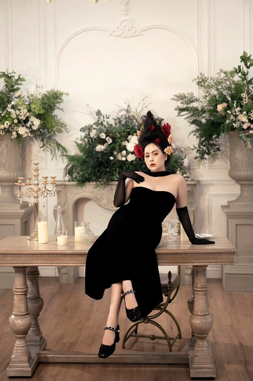 Cô chụp bộ ảnh gợi cảm sau khi giảm 11 kg trong 3 tháng.