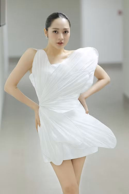 Bảo Anh từng lên tiếng "ba mặt một lời" về tin đồn là kẻ thứ ba khiến Phạm Quỳnh Anh và Quang Huy ly hôn. Bảo Anh khẳng định tin đồn là vô căn cứ đồng thời tung đoạn nói chuyện với Phạm Quỳnh Anh với nội dung Bảo Anh không liên quan đến sự việc. Ảnh: FBNV.