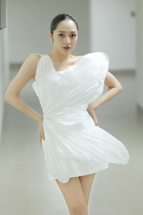 Bảo Anh từng lên tiếng "ba mặt một lời" về tin đồn là kẻ thứ ba khiến Phạm Quỳnh Anh và Quang Huy ly hôn. Bảo Anh khẳng định tin đồn là vô căn cứ đồng thời tung đoạn nói chuyện với Phạm Quỳnh Anh với nội dung Bảo Anh không liên quan đến sự việc. Ảnh: FBNV.