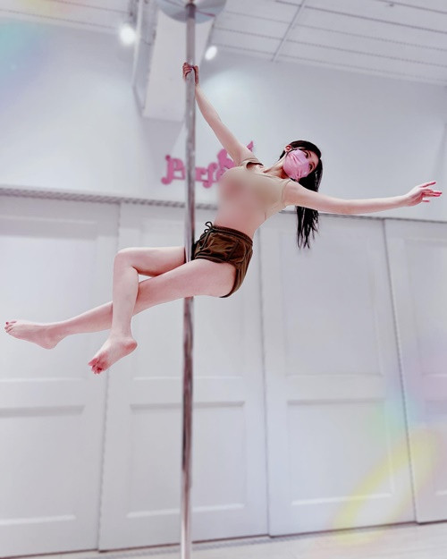 Như Ý là một trong những hot girl thế hệ mới ở Đài Loan. Cô nàng mang dòng máu lai Đài Loan và Hà Lan.