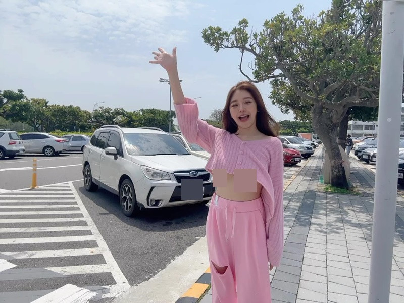 Chỉ có như vậy, cô nàng mới có thể giữ được độ hot lâu dài giữa dàn hot girl vừa xinh đẹp vừa tài năng.