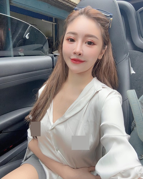 Cô nàng diện đồ quá mỏng để lộ điểm nhạy cảm.