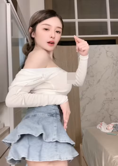 Video nhảy múa của hot girl họ Tạ khiến ai nấy phải ngượng đỏ mặt.