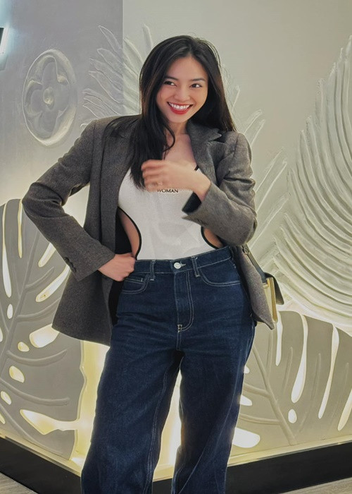 Ngoài ra, Lan Ngọc liên tục tung ảnh khoe eo thon. Tuy nhiên, tin đồn bầu bí vẫn không thể dập tắt khiến cô bất lực. Ảnh: FBNV.