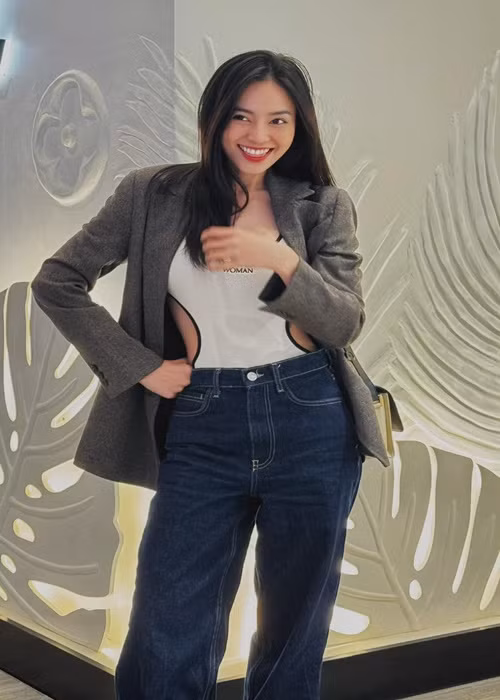 Ngoài ra, Lan Ngọc liên tục tung ảnh khoe eo thon. Tuy nhiên, tin đồn bầu bí vẫn không thể dập tắt khiến cô bất lực. Ảnh: FBNV.