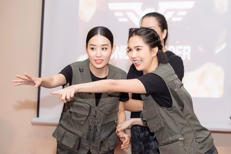 Ngọc Trinh cho biết, cô không ngại khuyết điểm vì không ai hoàn hảo. "Quan trọng mình biết thể hiện những cái đẹp của mình ra, che lại những cái khuyết điểm của mình", cô nói. Ảnh: FBNV.