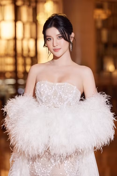 Á hậu Huyền My từ chối vai diễn trong Lời nguyền gia tộc vì những cảnh nóng không phù hợp với hình ảnh của á hậu. Ảnh: FBNV.