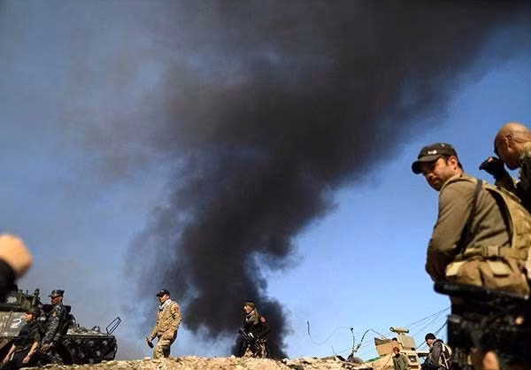 Hình ảnh ngoài chiến tuyến đánh IS ở Mosul. Ảnh FNA