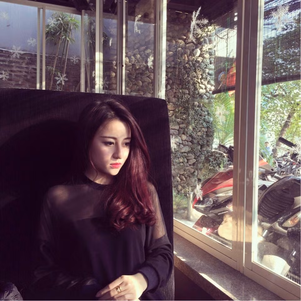 Ngoài sở thích ca hát, Dung Boo còn rất đam mê đi du lịch. Mong muốn, khát vọng của cô gái 9X xinh đẹp này là được đi đến tất cả những nơi mà bản thân mình mong muốn, ghi lại những dấu ấn, khoảnh khắc tuyệt vời ở đó và tận hưởng tuổi trẻ bằng cách khám phá những miền đất mới.