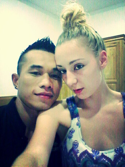 Rất nhiều bạn nam, dân mạng là nam giới tỏ ra tiếc nuối khi biết được thông tin cô giáo ngoại quốc Imogen đã có bạn trai và đó lại là một anh chàng người Việt. Được biết cô Imogen và chàng trai Việt Nam này đang trong thời gian hẹn hò và cả hai người đều sinh sống ở TP HCM. Trên trang cá nhân của mình, cô Imogen cũng thường xuyên chia sẻ những bức ảnh chụp cùng người yêu, không ít trong số đó thể hiện rất nhiều tình cảm, sự lãng mạn của hai người.