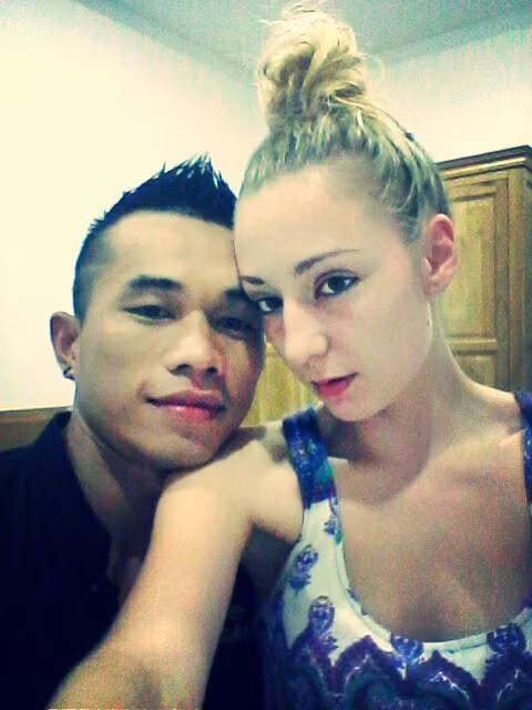 Rất nhiều bạn nam, dân mạng là nam giới tỏ ra tiếc nuối khi biết được thông tin cô giáo ngoại quốc Imogen đã có bạn trai và đó lại là một anh chàng người Việt. Được biết cô Imogen và chàng trai Việt Nam này đang trong thời gian hẹn hò và cả hai người đều sinh sống ở TP HCM. Trên trang cá nhân của mình, cô Imogen cũng thường xuyên chia sẻ những bức ảnh chụp cùng người yêu, không ít trong số đó thể hiện rất nhiều tình cảm, sự lãng mạn của hai người.