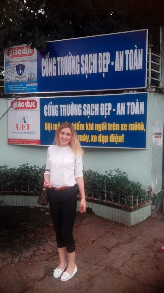 Chính vì thế, đã có rất nhiều dân mạng tỏ ra ghen tị với những bạn học sinh được cô Imogen trực tiếp giảng dạy ở trường THPT Nguyễn Chí Thanh. Việc học trò yêu mến, thích gần gũi giáo viên của mình hoàn toàn dễ tạo ra những hiệu quả trong việc giảng dạy của giáo viên và mức độ tiếp thu kiến thức của học sinh. Không những vậy, sau những giờ học cả học sinh và giáo viên lại có thêm những người bạn thân thiết, luôn yêu quý, trân trọng nhau, không hề ngại tâm sự chia sẻ nhiều vấn đề khác trong cuộc sống.