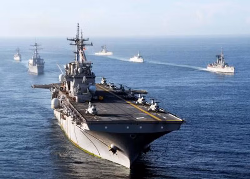 Như vậy, trong tương lai, Hải quân Mỹ sẽ có thêm 2 tàu sân bay, 2 nhóm tàu tấn công viễn chinh đủ sức chở 4.000 binh sĩ cùng 18 tàu ngầm tấn công hạt nhân và 38 tàu khu trục nhỏ. Tổng số tiền Mỹ phải bỏ ra lên đến 126,4 tỷ USD. Ảnh: Popular Mechanics