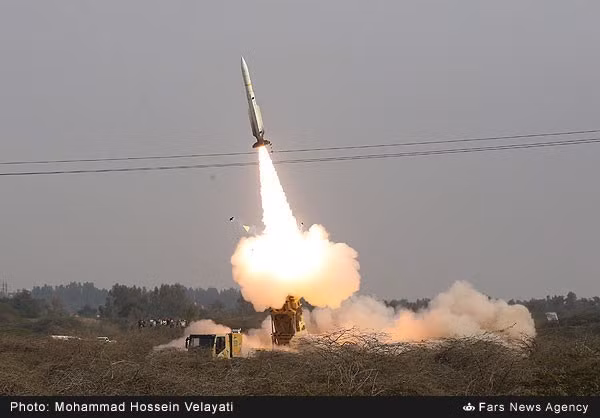 Sayyad-2 được copy nguyên bản từ loại tên lửa hải đối không SM-1 của Mỹ, vốn được cung cấp cho Iran trước năm 1979. Không rõ tầm bắn sau khi cải tiến của Sayyad-2. Nguồn ảnh: Fars