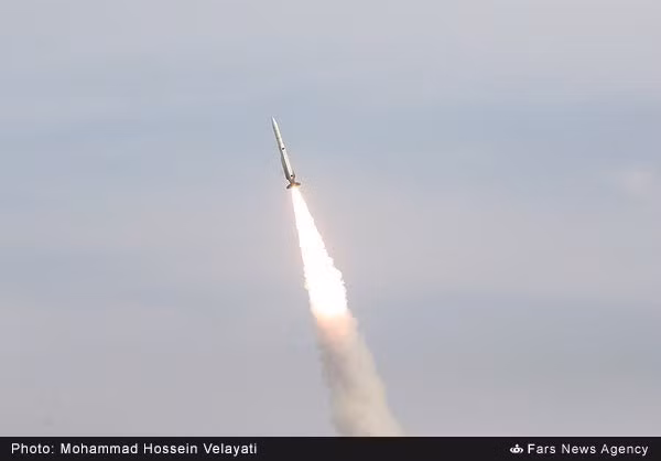 Tên lửa đất đối không Sayyad-2 bắn thử nghiệm thành công. Nguồn ảnh: Fars