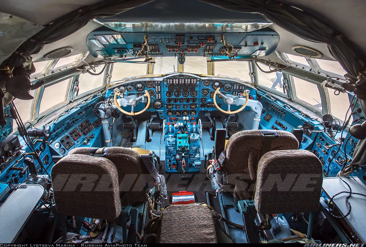 Cơ bản thì Il-38N được nâng cấp mạnh hệ thống radar, cảm biến phục vụ rà quét mặt nước, dưới mặt nước và trên không. Trong khi các hệ thống lái – kiểm soát máy bay thì vẫn nguyên bản. Nguồn ảnh: Arilines.net