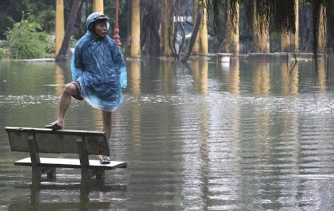 Công viên Thống Nhất ngập trong biển nước đầu tháng 11/2008.