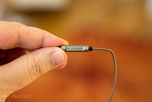 Nhà sản xuất cũng rất khéo léo khi trang bị kèm Cambridge Audio SE1 đến 7 bộ eartips kích cỡ khác nhau để người dùng chọn cho mình một bộ vừa vặn nhất để đảm bảo chất lượng âm thanh luôn ở trạng thái tốt nhất. Tiếc là ngoài mức giá dự kiến chỉ tầm 129USD, hiện tại vẫn chưa rõ thời điểm lên kệ chính xác của mẫu tai nghe cao cấp Cambridge Audio SE1.