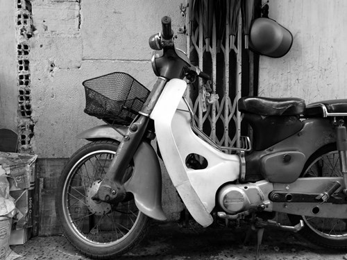 Nhiếp anh gia Chu Việt Hà với những bức ảnh chụp đường phố Hà Nội cho biết: "Khả năng chụp ảnh đơn sắc với P9 rất giàu cảm xúc, xứng đáng là chiếc camera BW tuyện vời nhất trong giới smartphone".