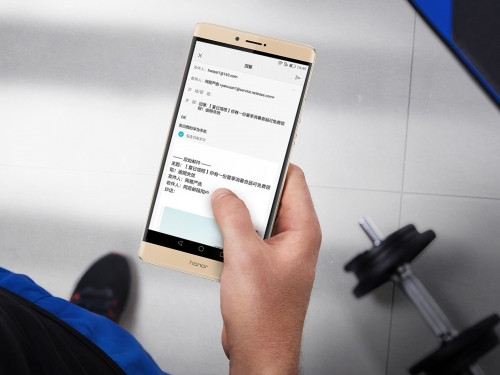 Honor Note 8 tích hợp chip 8 lõi Kirin 955 có tốc độ tối đa 2,5 GHz, dựa trên quy trình 16 nm và tích hợp GPU Mali-T880 chạy ở xung nhịp 900 MHz.