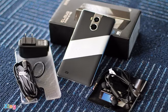 Hãng di động Ấn Độ vừa đem đến Việt Nam mẫu di động giá rẻ Cloud String HD Pro. Phụ kiệm đi kèm gồm: ốp lưng, củ sạc, dây cáp, tai nghe và sách hướng dẫn sử dụng.