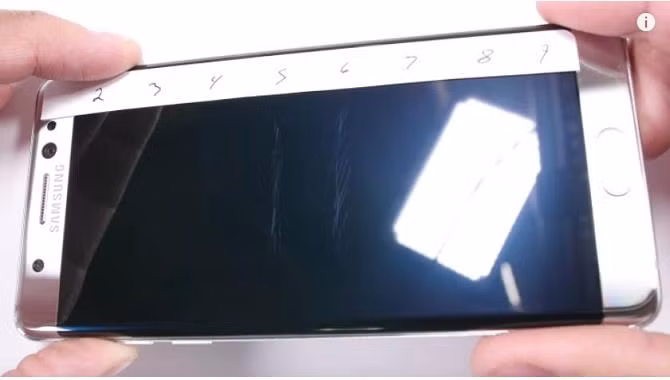 Mặc dù vậy, cũng có nhiều ý kiến cho rằng có thể chi phí của Samsung cao là do sự phức tạp trong việc thay thế màn hình cong đồng thời không làm ảnh hưởng đến khả năng chống thấm nước của S7 Edge và Note 7.