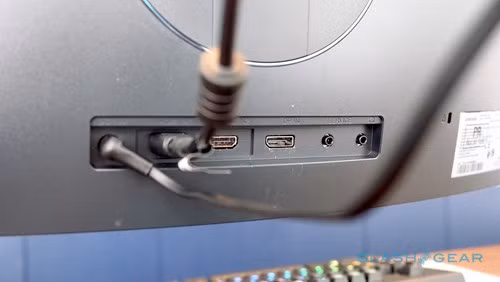 Về mặt công nghệ, bộ đôi màn hình Samsung CFG70 và CF791 đều trang bị panel VA cong (bán kính cong lần lượt đạt mức 1800R và 1500R, góc quan sát 178 độ theo cả 2 phương ngang và dọc.