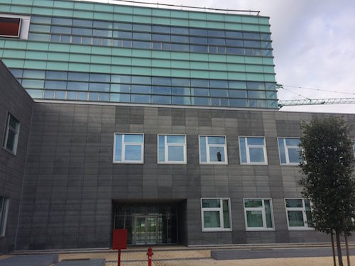 Nhà trường bắt đầu nhận đơn ứng tuyển trong vài tuần tới. Chương trình học tại đây dành cho người Ý và một số nước khác ở châu Âu.