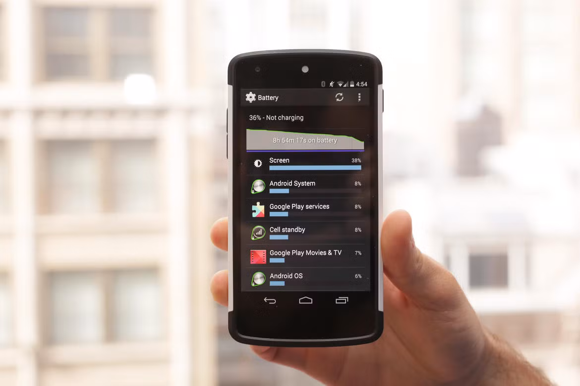 Nhanh hết pin. Nhiều người dùng Android kêu ca thiết bị của mình nhanh hết pin. Một trong những cách xử lý dễ nhất là tắt định vị địa điểm và điều chỉnh độ sáng màn hình. Truy cập menu cài đặt, chọn Location, chọn chế độ tiết kiệm pin. Với độ sáng, bạn nên tránh dùng chế độ mặc định (auto) mà điều chỉnh thủ công xuống khoảng một nửa hoặc tới mức chấp nhận được với mắt của mình. Nhanh hết pin. Nhiều người dùng Android kêu ca thiết bị của mình nhanh hết pin. Một trong những cách xử lý dễ nhất là tắt định vị địa điểm và điều chỉnh độ sáng màn hình. Truy cập menu cài đặt, chọn Location, chọn chế độ tiết kiệm pin. Với độ sáng, bạn nên tránh dùng chế độ mặc định (auto) mà điều chỉnh thủ công xuống khoảng một nửa hoặc tới mức chấp nhận được với mắt của mình.