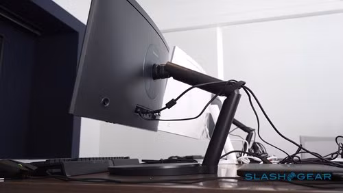 Về cơ bản, bộ đôi màn hình cong Samsung CFG70 và CF791 được xếp vào phân khúc màn hình lớn, hỗ trợ khung hình kích thước từ 23,5 inch đến tối đa 34 inch và cũng đặc biệt bởi thiết kế công thái học, mang đến sự thoải mái tối đa cho người dùng.