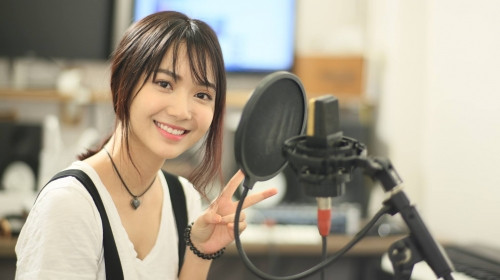 Cô gái xinh đẹp sở hữu giọng hát ngọt ngào có nickname Jang Mi đang gây sốt cộng đồng mạng với những bản cover hay.