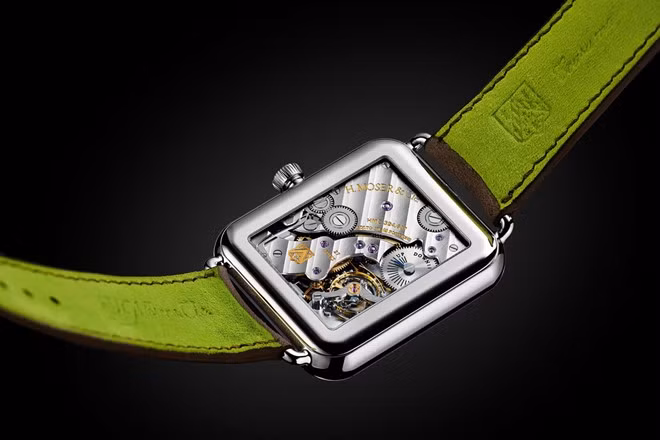 H. Moser & Cie là thương hiệu đồng hồ cao cấp Thuỵ Sỹ nổi tiếng về độ hiếm, khi mỗi năm chỉ sản xuất hơn 1.000 chiếc đồng hồ, trong đó có những chiếc có giá lên tới cả triệu USD với các tính năng phức tạp như lịch vạn niên hay Tourbillon. Đặc sản của hãng này là những chiếc đồng hồ cơ khí với mặt số fumé độc quyền và những bộ máy in-house thông minh được chế tác thủ công.