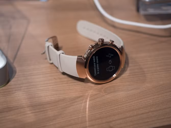 Một sự "hụt hẫng bất ngờ" là trên Zenwatch 3 không có cảm biến đo nhịp tim, không thể nói rằng Asus "quên mất" tiện ích kiểm soát sức khỏe và trạng thái quan trọng đó, tạm thời nhà sản xuất chưa bình luận gì về thiếu sót này.