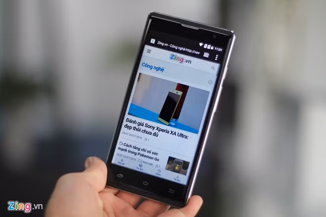 Máy ảnh 8 MP không quá ấn tượng, hình ảnh có phần bị ám màu và không được sắc nét.