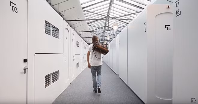 CityHub ở Amsterdam cung cấp cho khách hàng những “khoang” riêng, có Wifi, dịch vụ âm nhạc và đèn ánh sáng điều khiển theo tâm trạng. Giá mỗi khoang khoảng 40- 60 USD.