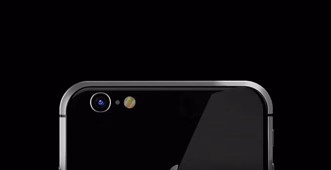 Camera trên máy không còn lồi.