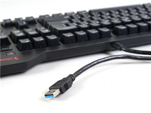 Riêng sản phẩm dành cho MAC Das Keyboard 4 Professional for MAC tuy không cơ động nhưng lại có lợi thế bởi hỗ trợ đầy đủ cụm phím đa phương tiện và núm vặn giúp tinh chỉnh nhanh mức âm lượng trên máy tính mà không cần phải thông qua ứng dụng hỗ trợ.