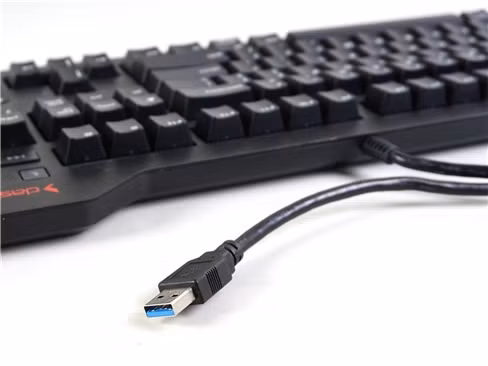 Riêng sản phẩm dành cho MAC Das Keyboard 4 Professional for MAC tuy không cơ động nhưng lại có lợi thế bởi hỗ trợ đầy đủ cụm phím đa phương tiện và núm vặn giúp tinh chỉnh nhanh mức âm lượng trên máy tính mà không cần phải thông qua ứng dụng hỗ trợ.