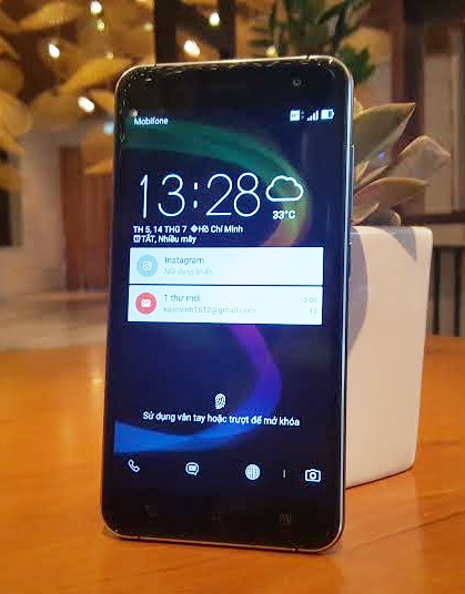 Zenfone 3. Ảnh: Nguyên Đức.