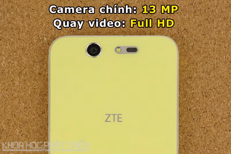 Camera sau được trang bị đèn flash LED, hỗ trợ lấy nét bằng laser với tốc độ 0,1 giây.