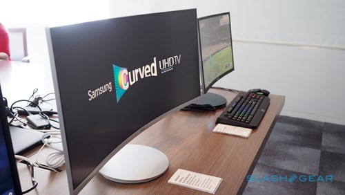 Ngoài ra, gamer cũng có thể dễ dàng tùy chọn nhanh những thiết lập game (màu sắc, độ sáng, độ tương phản) qua những nút chức năng tích hợp sẵn trên màn hình.