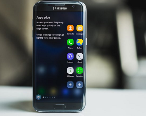 Sau rất nhiều phiên bản thuộc dòng Samsung Galaxy S với những mặt được mặt chưa được, đến S7 người dùng mới cảm thấy hài lòng. Toàn bộ khung viền của S7 đều bằng kim loại, cả hai mặt trước sau là kính cường lực Gorilla Glass 5, màn hình 5,1với độ phân giải 2K (2.560 x 1.440 pixel) và sử dụng tấm nền Super AMOLED, camera 12 megapixel với tốc độ chụp gần như ngay lập tức, vi xử lý CPU Exynos 8990 của Samsung cùng bộ nhớ RAM nhưng bộ nhớ trong có hai tuỳ chọn là 32/64GB và cũng hỗ trợ khe cắm thẻ nhớ mở rông. Bên cạnh đó, S7 còn sở hữu pin dung lượng 3000mAh. Sau rất nhiều phiên bản thuộc dòng Samsung Galaxy S với những mặt được mặt chưa được, đến S7 người dùng mới cảm thấy hài lòng. Toàn bộ khung viền của S7 đều bằng kim loại, cả hai mặt trước sau là kính cường lực Gorilla Glass 5, màn hình 5,1với độ phân giải 2K (2.560 x 1.440 pixel) và sử dụng tấm nền Super AMOLED, camera 12 megapixel với tốc độ chụp gần như ngay lập tức, vi xử lý CPU Exynos 8990 của Samsung cùng bộ nhớ RAM nhưng bộ nhớ trong có hai tuỳ chọn là 32/64GB và cũng hỗ trợ khe cắm thẻ nhớ mở rông. Bên cạnh đó, S7 còn sở hữu pin dung lượng 3000mAh.