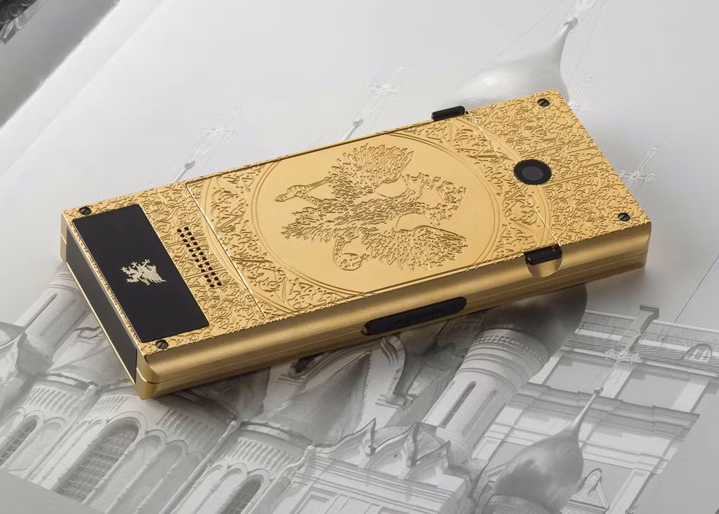 Về chức năng, Mobiado Professional 3 GCB Great Empires - Russia là một mẫu điện thoại cơ bản, hỗ trợ 2 SIM 4 băng tần GSM, kết nối 3G trên SIM chính. Máy được trang bị màn hình QVGA rộng 2,4 inch, khe cắm thẻ nhớ mở rộng, camera hỗ trợ quay video, chụp ảnh, trình duyệt web, email, kết nối Bluetooth 3.0 và trình nghe nhạc.