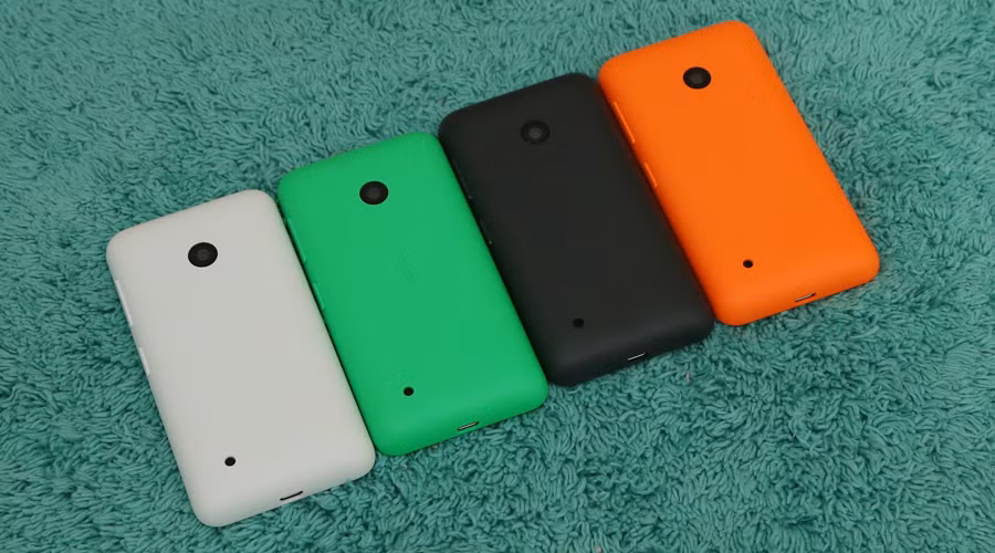 Máy được trang bị camera 5 megapixel độ phân giải HD 720p, hỗ trợ quay ở độ phân giải FWVGA (854 x 480 pixel) và VGA (640 x 480 pixel).