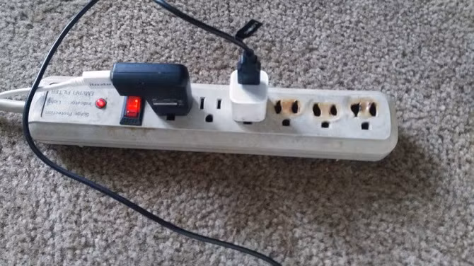 Có lẽ đã đến lúc thay một ổ cắm khác an toàn hơn