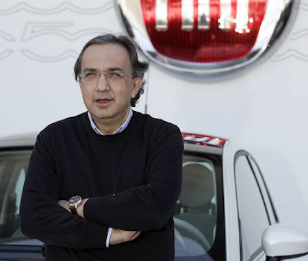 6. Sergio Marchionne - CEO Fiat. Sergio Marchionne chỉ ngủ 4 tiếng mỗi ngày, ông thường thúc đẩy bản thân bởi cà phê và thuốc lá để làm được nhiều việc hơn. Hiện ông đang là giám đốc điều hành của hãng Fiat Chrysler và Ferrari. Ngoài ra, Marchionne còn là một nhân vật quan trọng trong việc thay đổi mối quan hệ công nghiệp tại Ý.