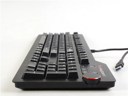 Tựa như người anh em Das Keyboard 4C Professional, Das Keyboard 4 Professional for MAC cũng chỉ có thể tùy chỉnh độ nghiêng bàn phím qua thước thẳng đi kèm.