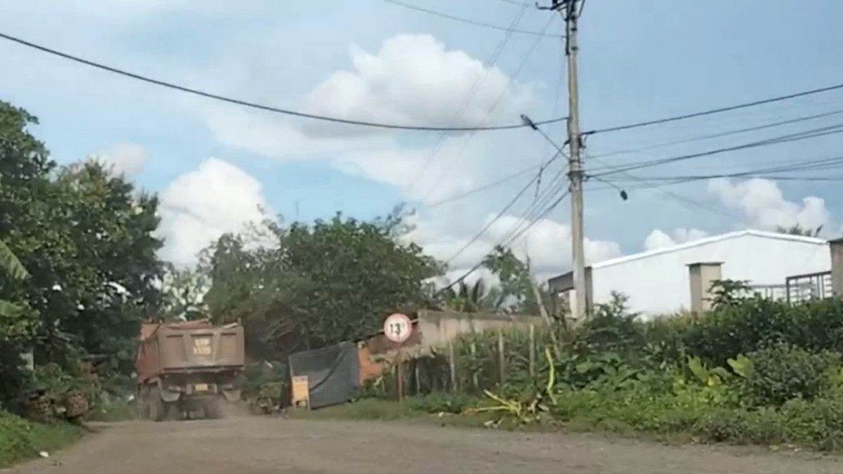 Krông Pắk: Dân “kêu trời” vì xe chở đá băm nát đường dân sinh - Hình 14 Krong Pak: Dan “keu troi” vi xe cho da bam nat duong dan sinh-Hinh-14