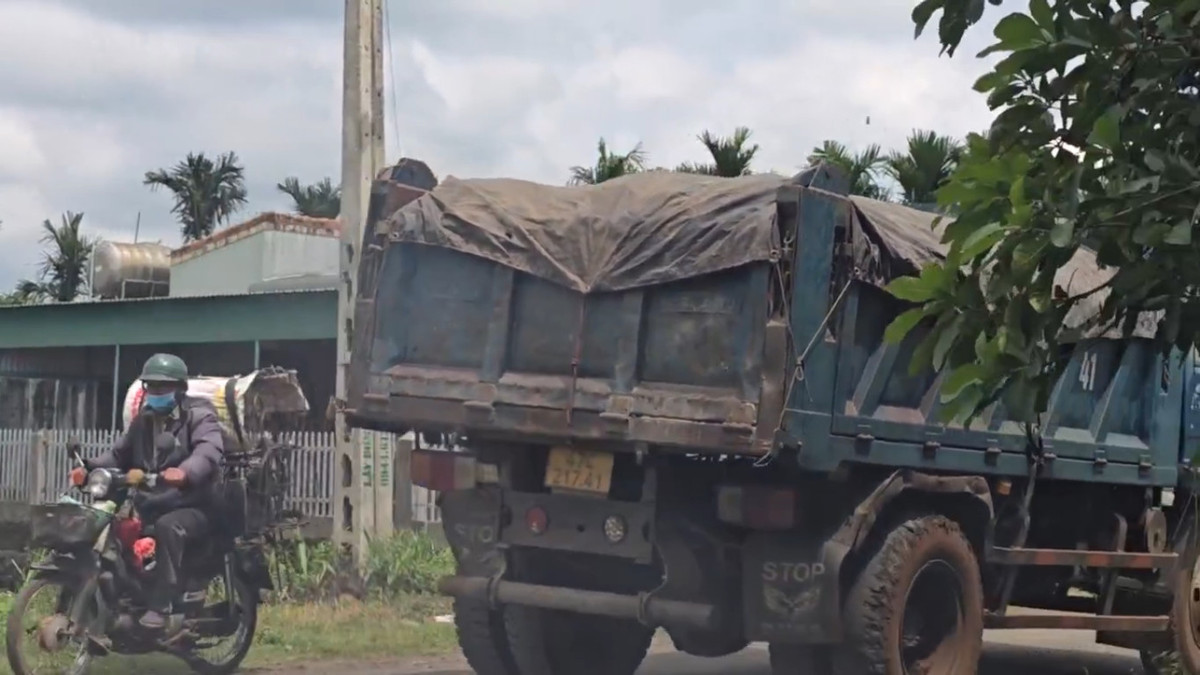 Krông Pắk: Dân “kêu trời” vì xe chở đá băm nát đường dân sinh - Hình 11 Krong Pak: Dan “keu troi” vi xe cho da bam nat duong dan sinh-Hinh-11