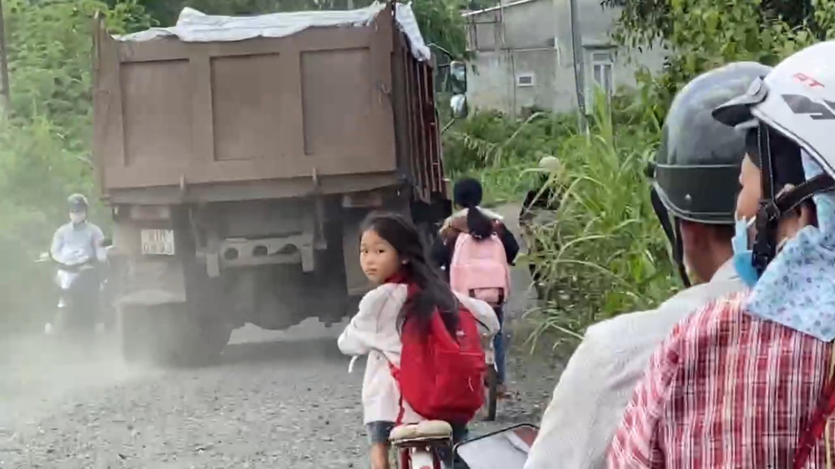 Krông Pắk: Dân “kêu trời” vì xe chở đá băm nát đường dân sinh - Hình 4 Krong Pak: Dan “keu troi” vi xe cho da bam nat duong dan sinh-Hinh-4